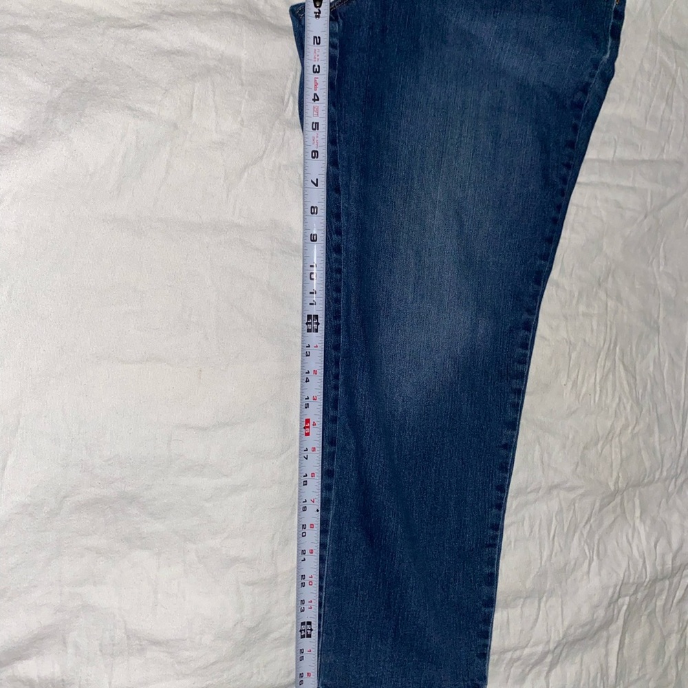 GLORIA VANDERBILT  Stretch Denim Blue Jeans, $8 Each.  2 Pair $12 - Picture 6 of 7